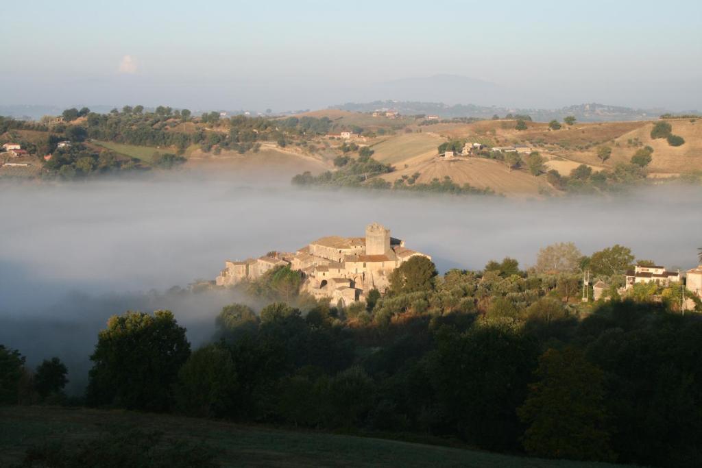Agriturismo Casale Contessa Montebuono  Екстериор снимка